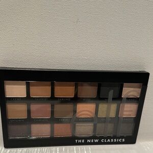 E.L.F The New Classics (18) Eye Shadow Palette in Earthtone colors.